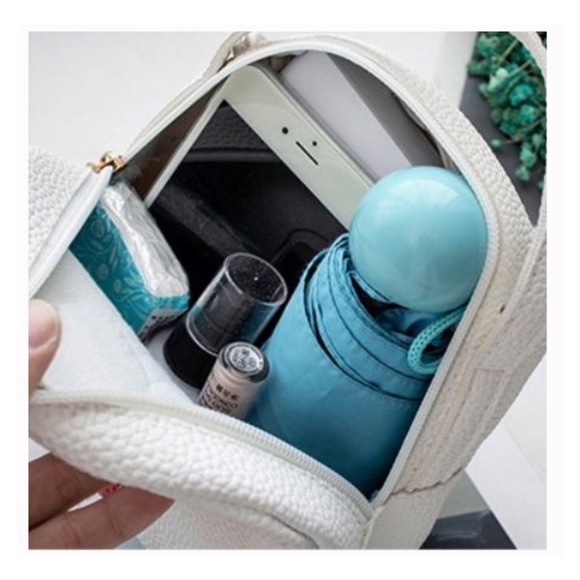 Fashion Embellished Bumble Bee CrossBody - Picture 7 of 8